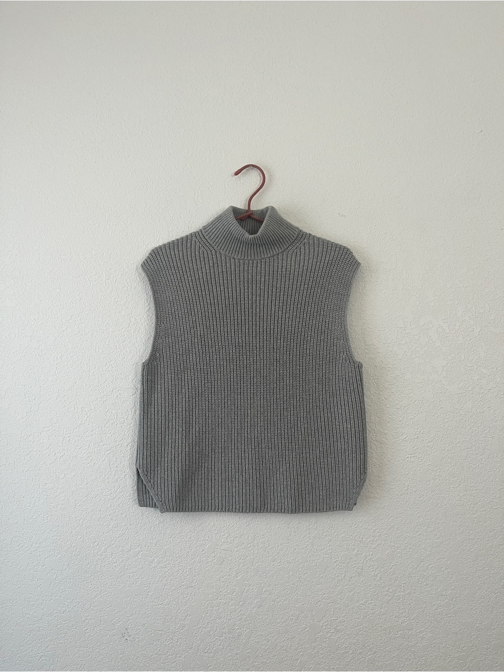 NWT Abercrombie & Fitch Sleeveless Ribbed Mock Neck Sweater Vest
